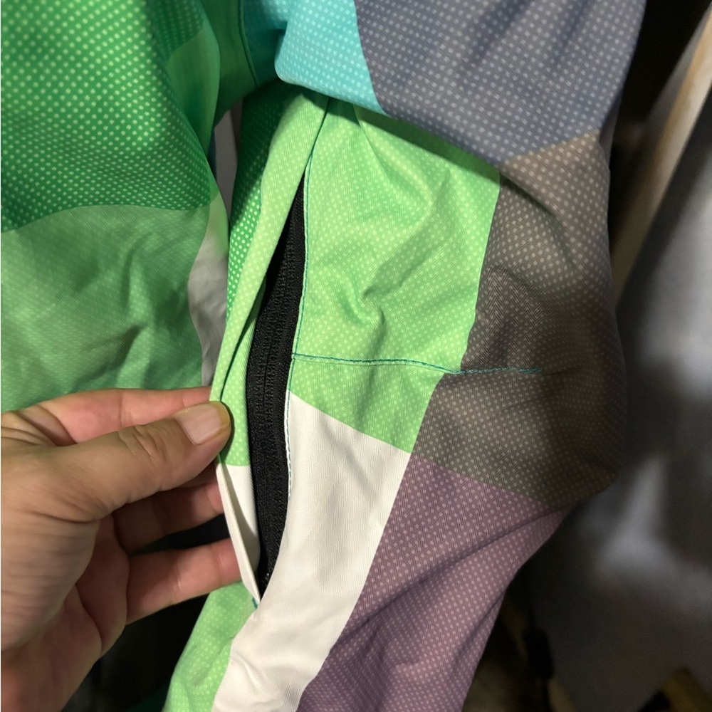 SOLD O'Neill Women's Blue and Green Plaid Ski Jacket - Picture 11 of 16
